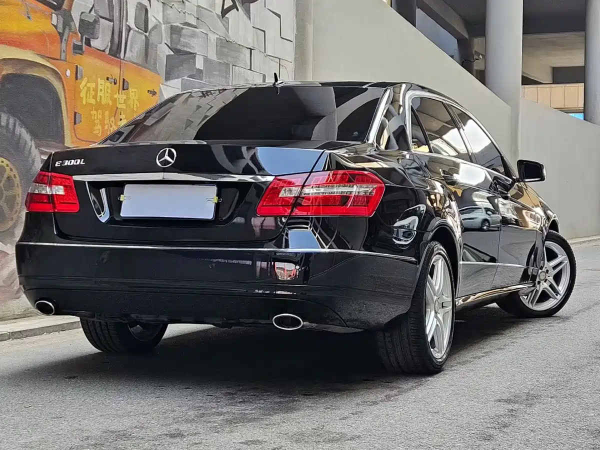 Mercedes-Benz E-Class 2013 E 300 L Fashion Luxury фото 2