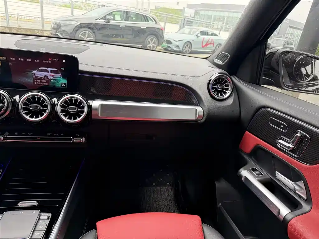 MERCEDES-BENZ GLB AMG