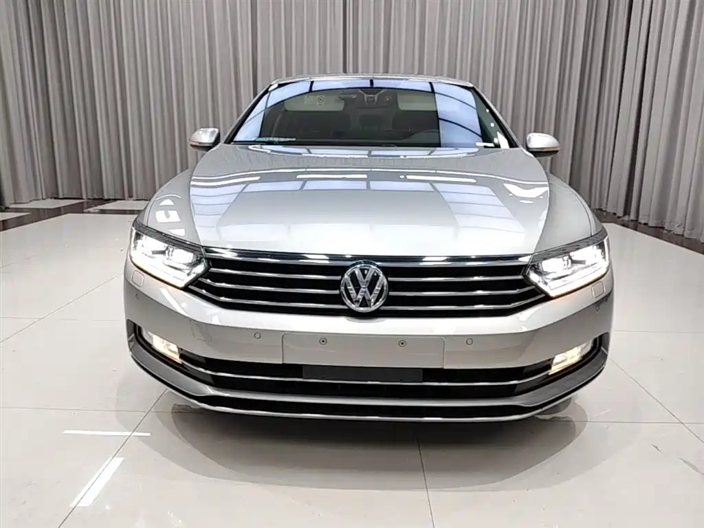 Volkswagen Magotan 2017 330TSI DSG Premium фото 3