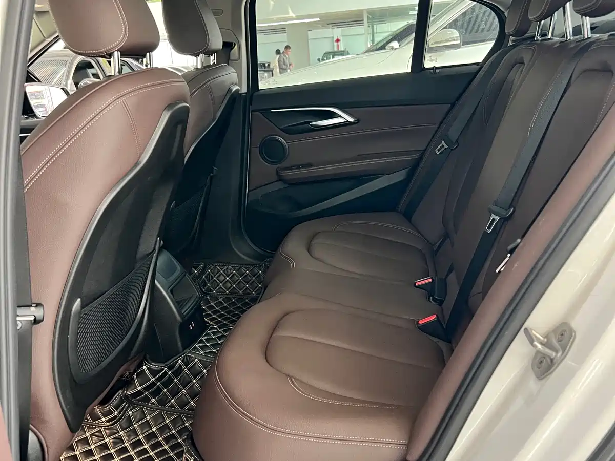 BMW 1 Series 2020 Model 120i M Sport Package фото 11