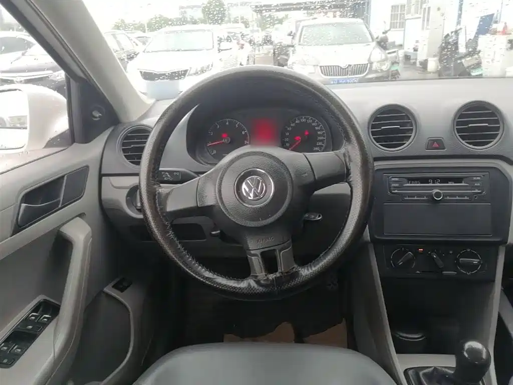 Volkswagen Jetta 2015 1.6L Manual Trend фото 11