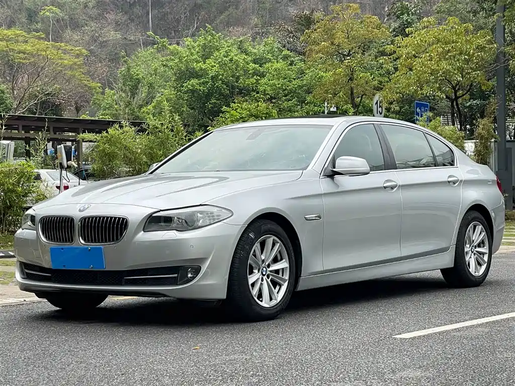 BMW 5 Series 2011 523Li Leading