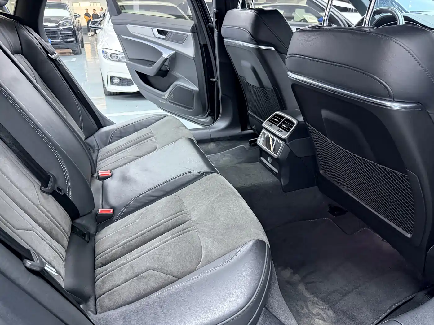 Audi A6L 2021 45 TFSI Exclusive Sport фото 12
