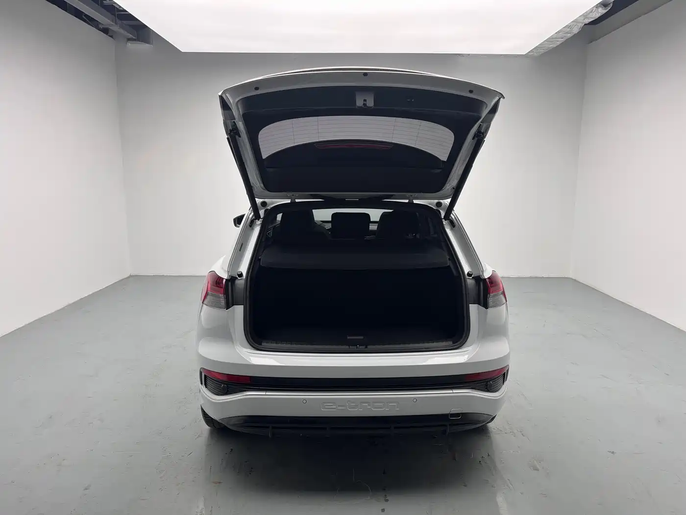 Audi Q4 e-tron 2022 50 e-tron quattro Innovation Edition фото 10