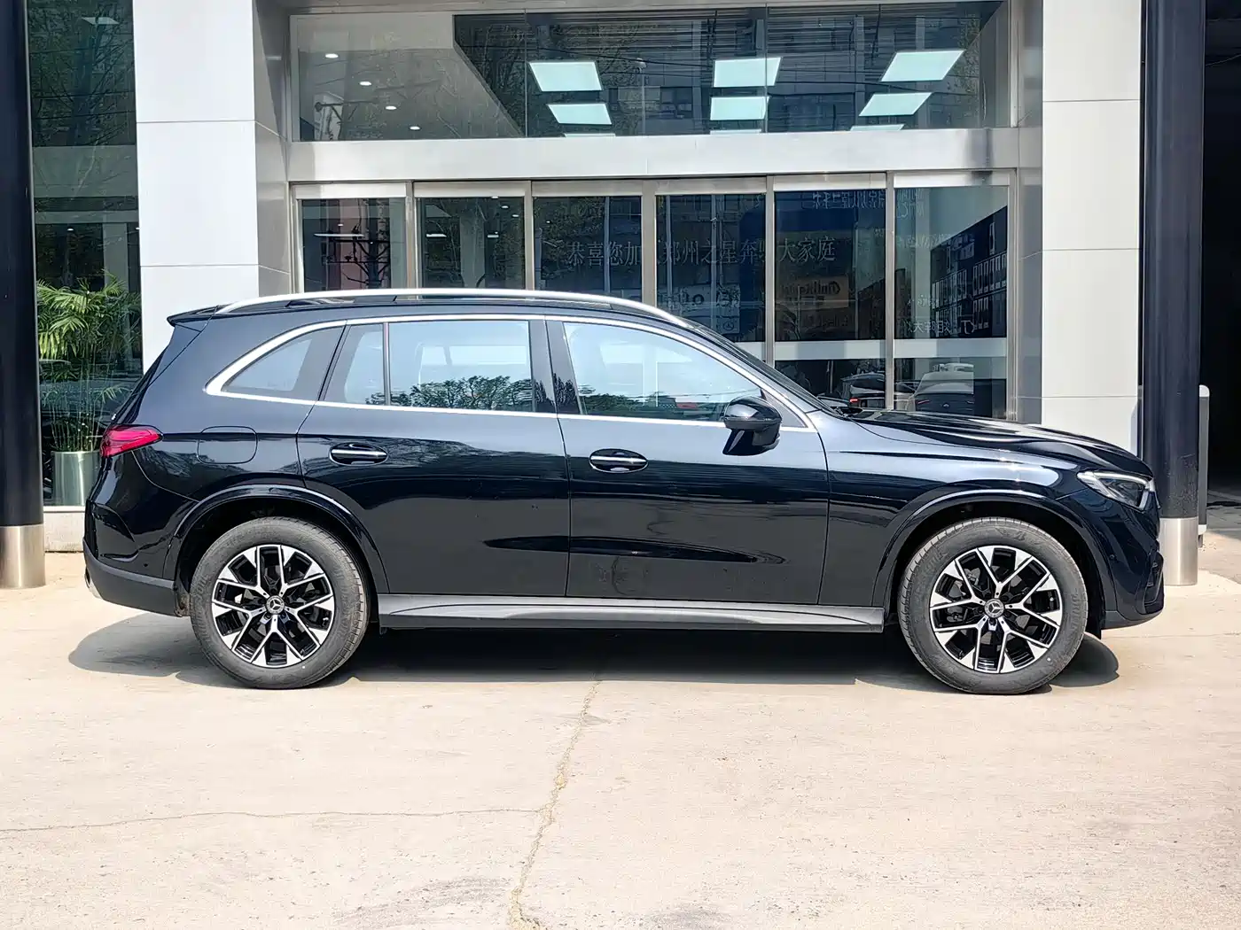 Mercedes-Benz GLC 2024 GLC 260 L 4MATIC Luxury 5-seater фото 4