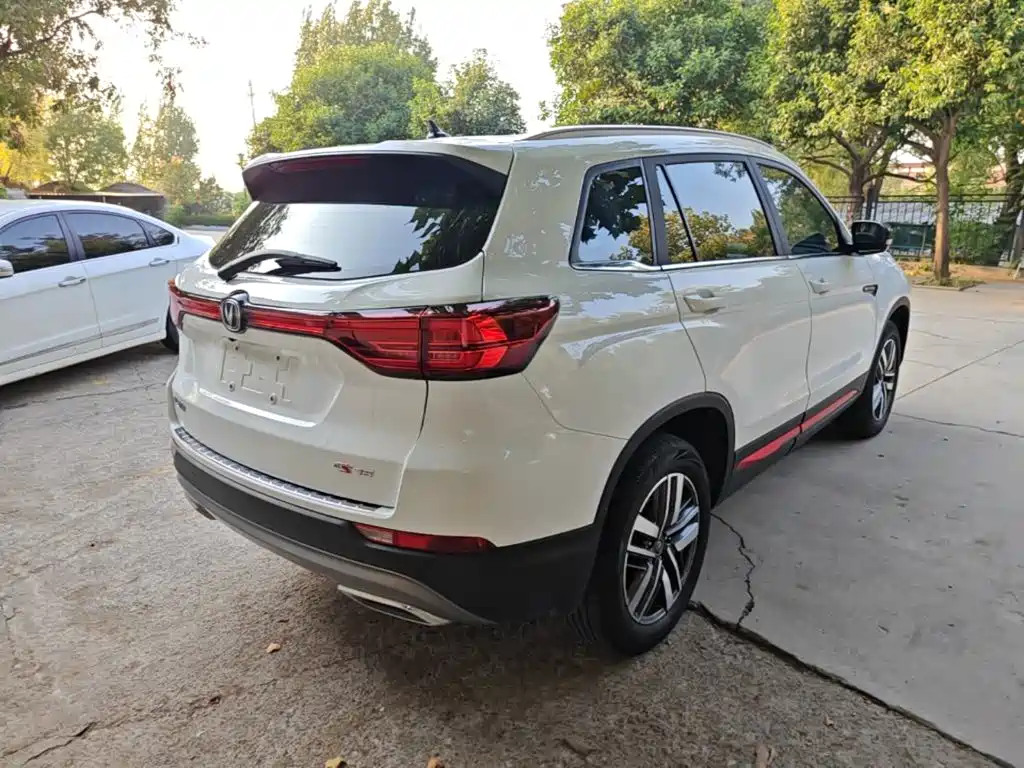 Фото 7 - Changan CS75