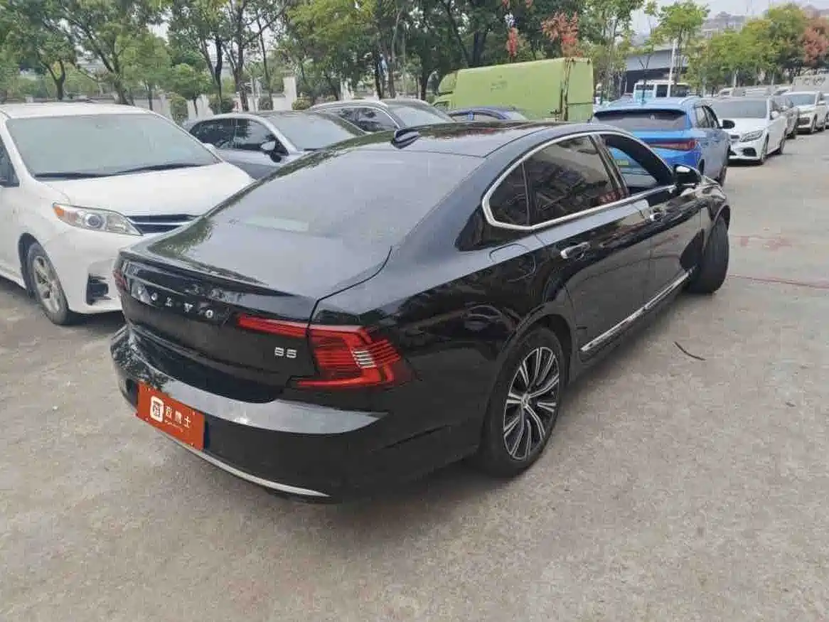 Фото 3 - Volvo S90