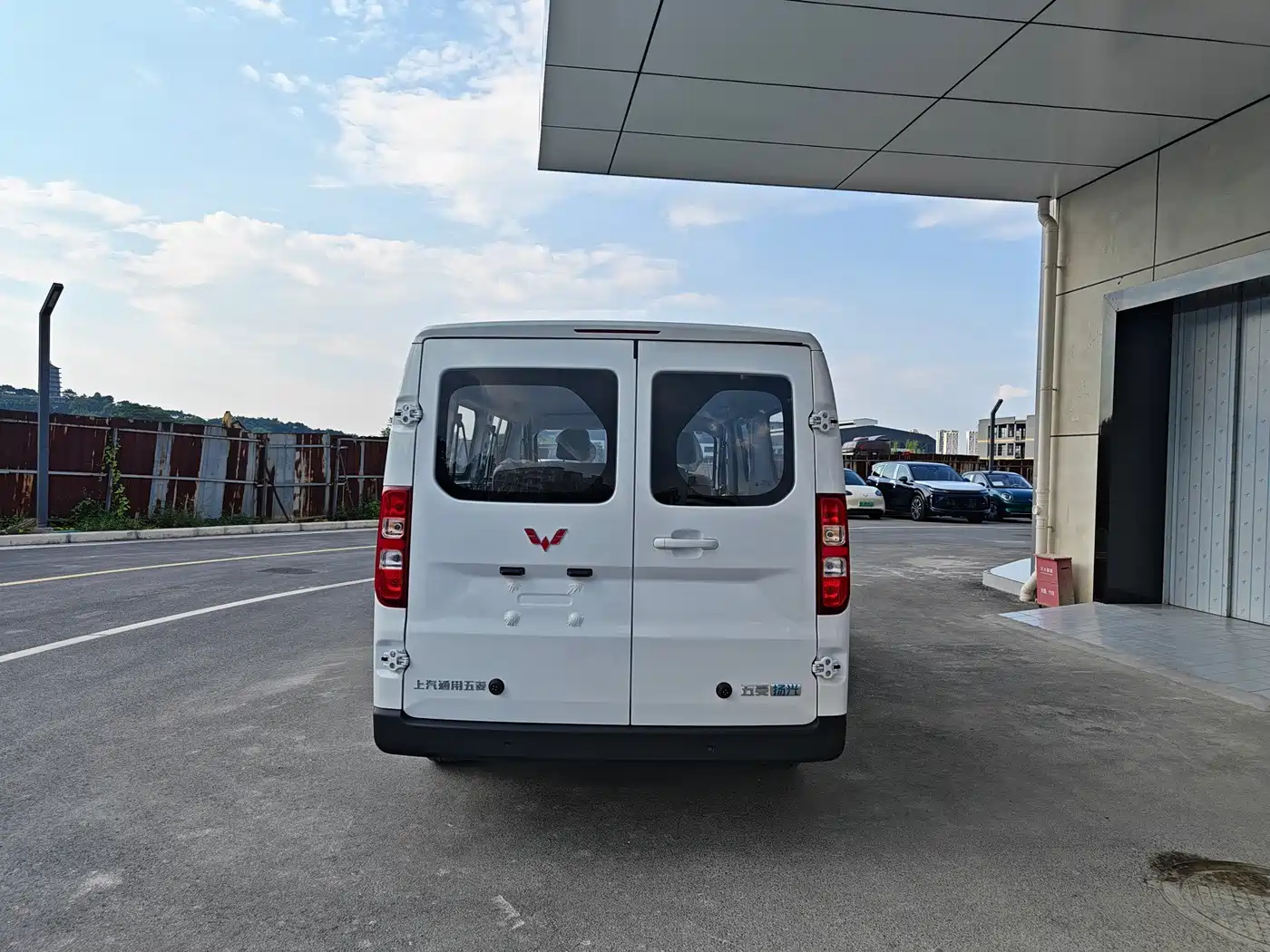 Wuling Motors Wuling Yangguang 2026 2026 Model 440km Passenger Van Comfort Version (6-Seater)