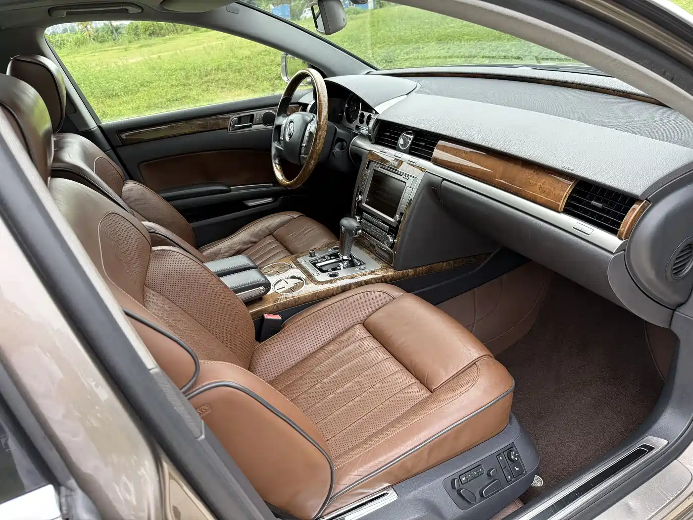 Volkswagen Phaeton 2012 2011 3.6L V6 4-seat Long Wheelbase Individual