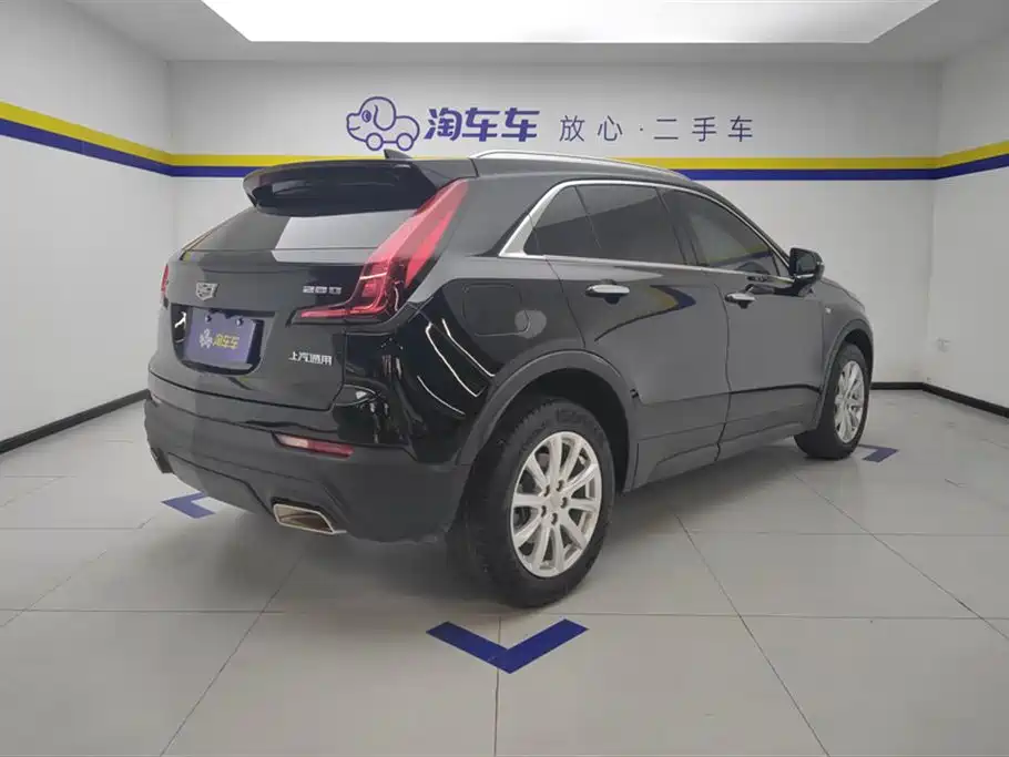 CADILLAC XT4