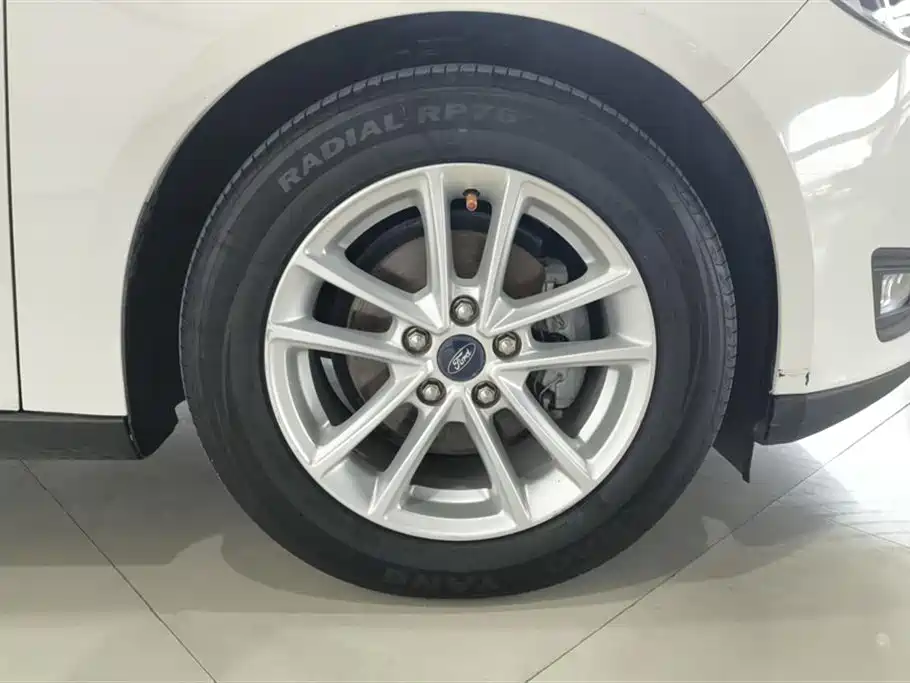 FORD FOX