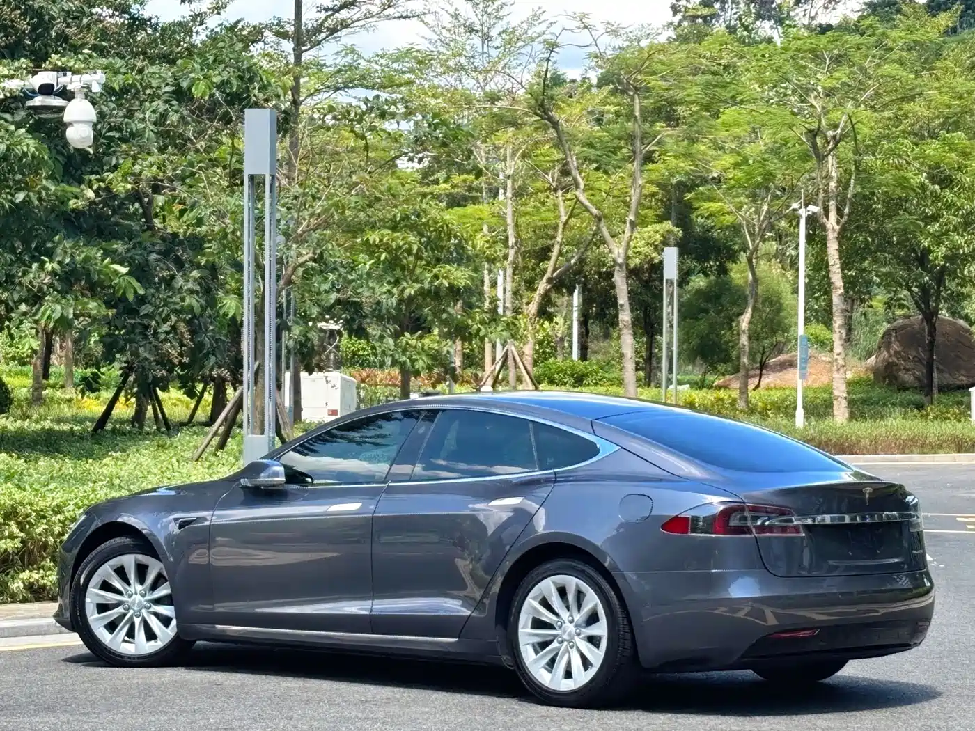 TESLA MODEL S