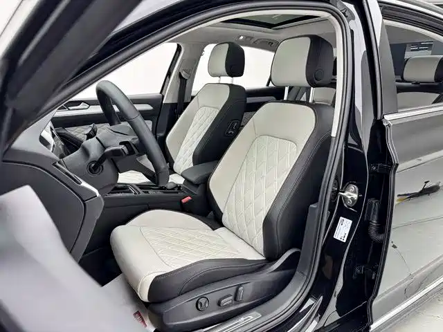 Volkswagen Magotan 2023 Model 2 Million Commemorative Edition 330TSI DSG Luxury фото 17