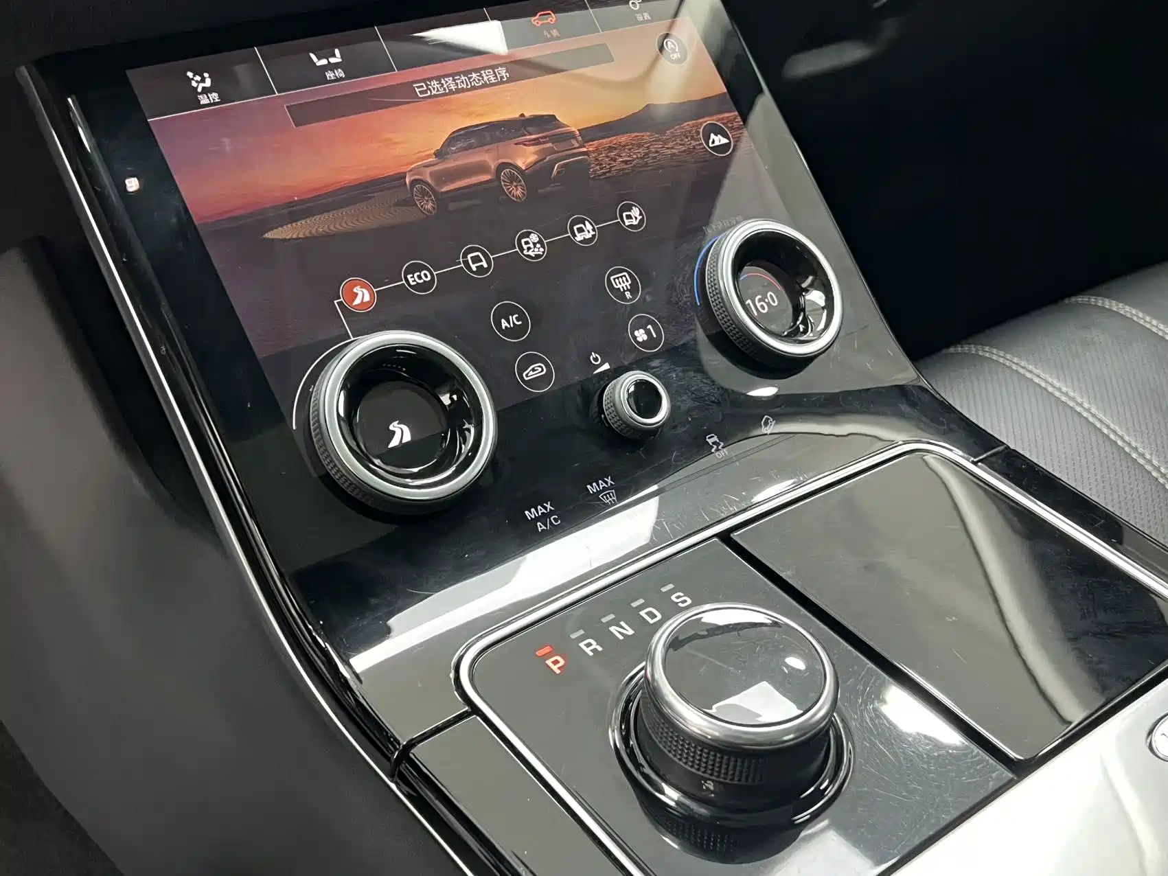 Фото 9 - Land Rover Range Rover Velar