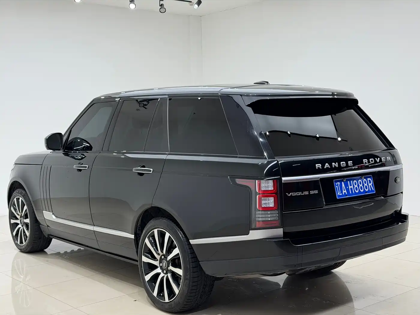 Photo 16 - Land Rover Range Rover