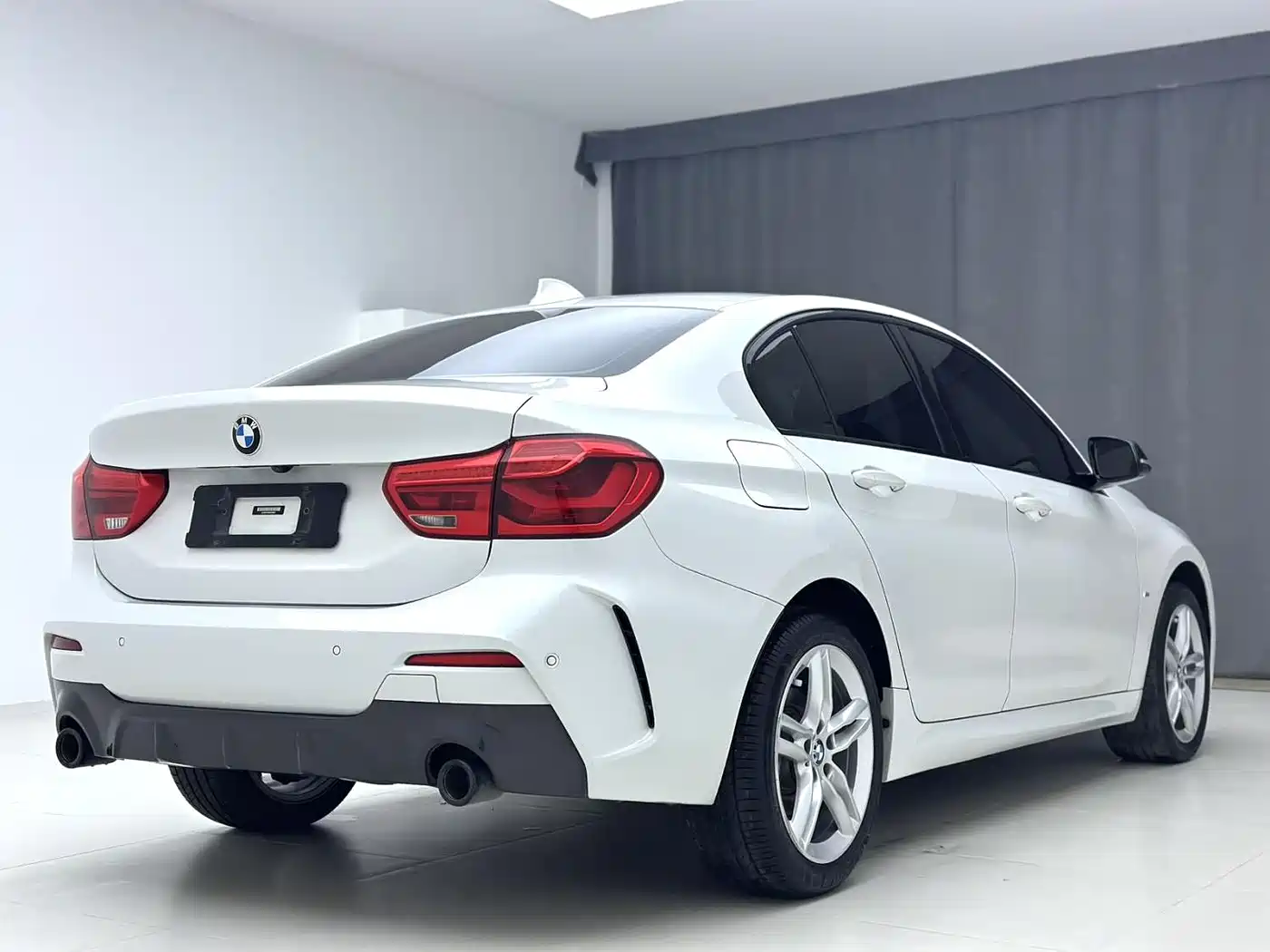 BMW 1 Series 2021 Facelift 120i M Sport Shadow Edition фото 13