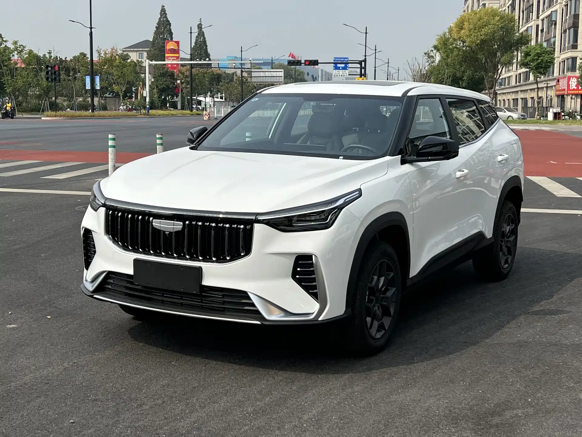Фото 1 - Geely Atlas