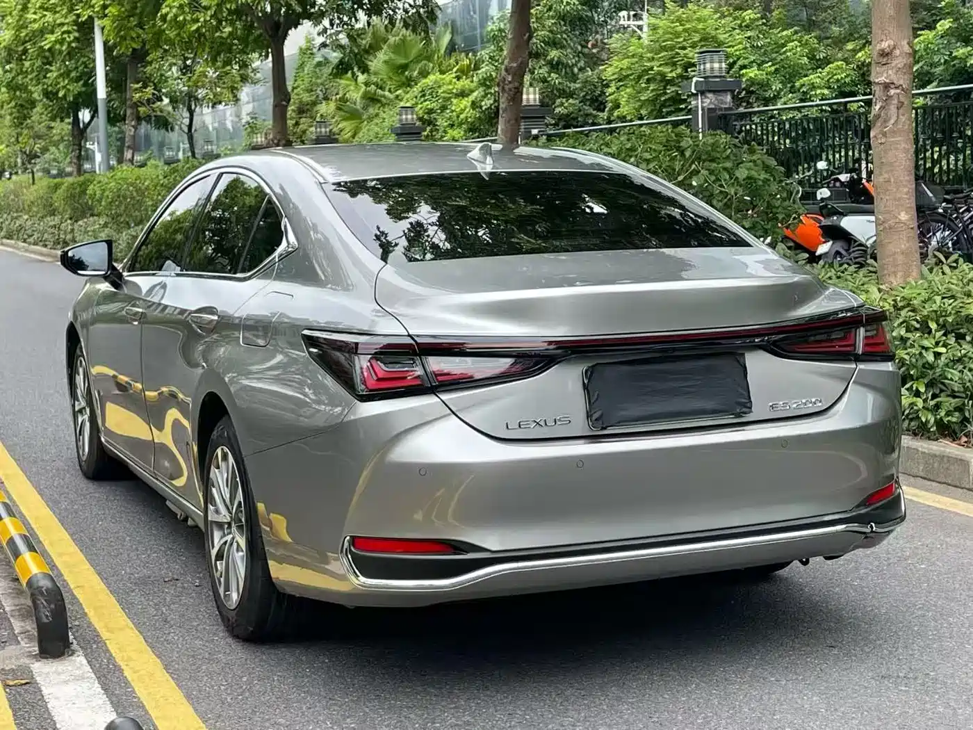 Lexus ES 2025 2025 200 Ultimate Edition