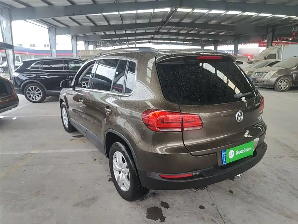 VOLKSWAGEN TIGUAN