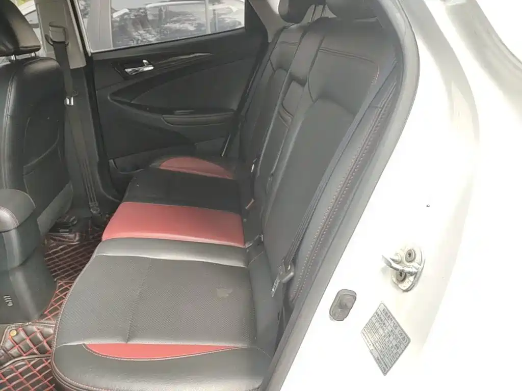 صورة 17 - Changan Eado XT