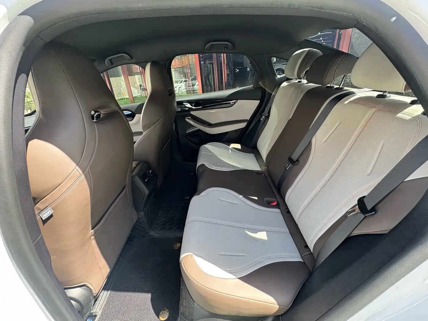 BYD Qin PLUS 2024 Glory Edition DM-i 55KM Leading фото 17