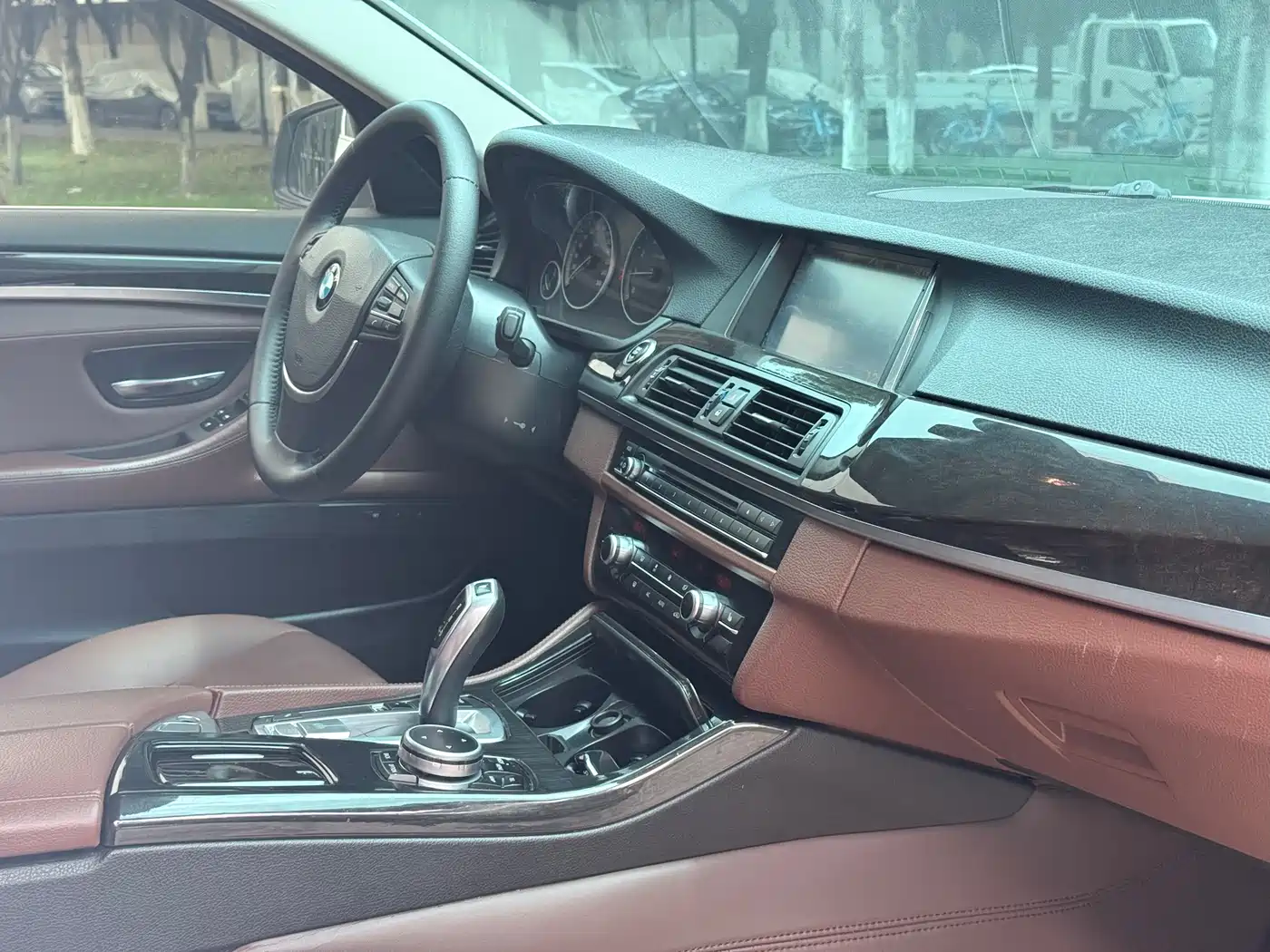 BMW 5 Series 2014 525Li Leading фото 13