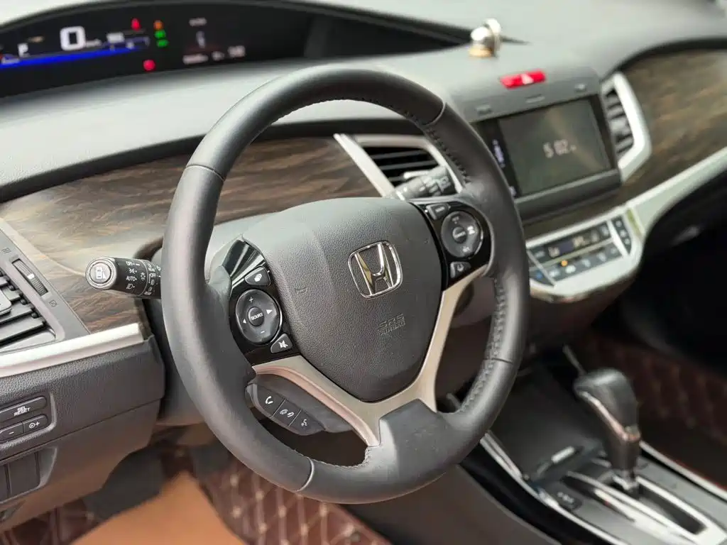 Фото 4 - Honda Jade