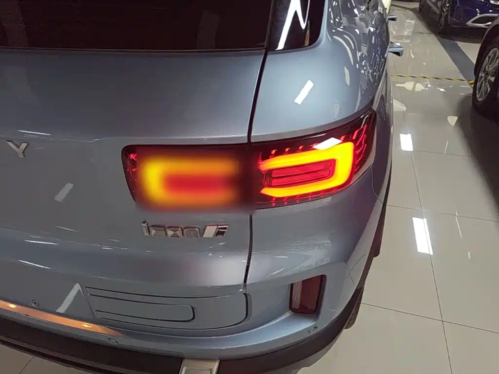 Фото 8 - Geely ICON