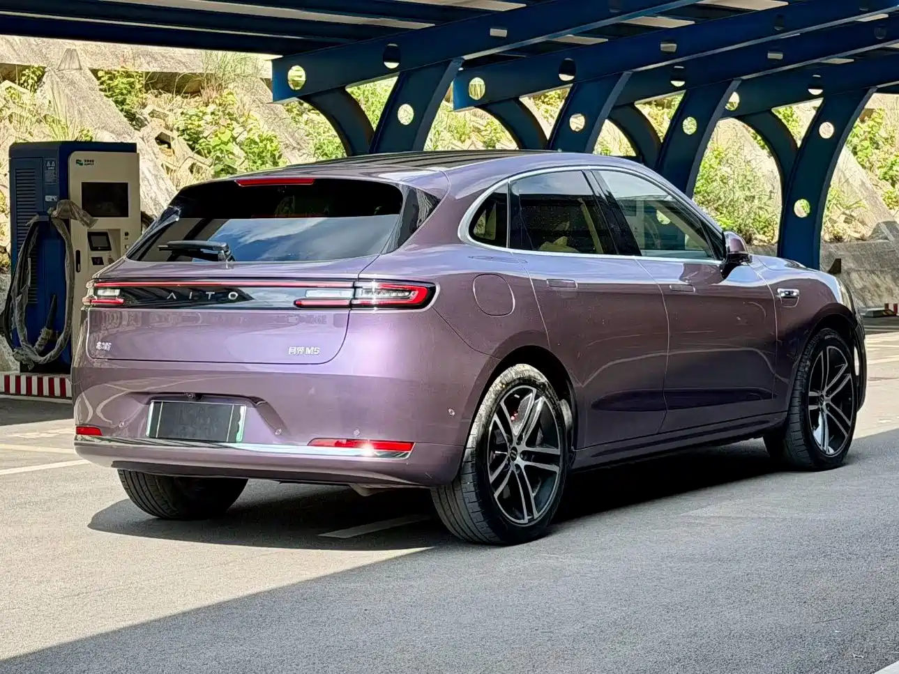 AITO Wenjie AITO M5 2025 Extended Range Ultra AWD фото 4