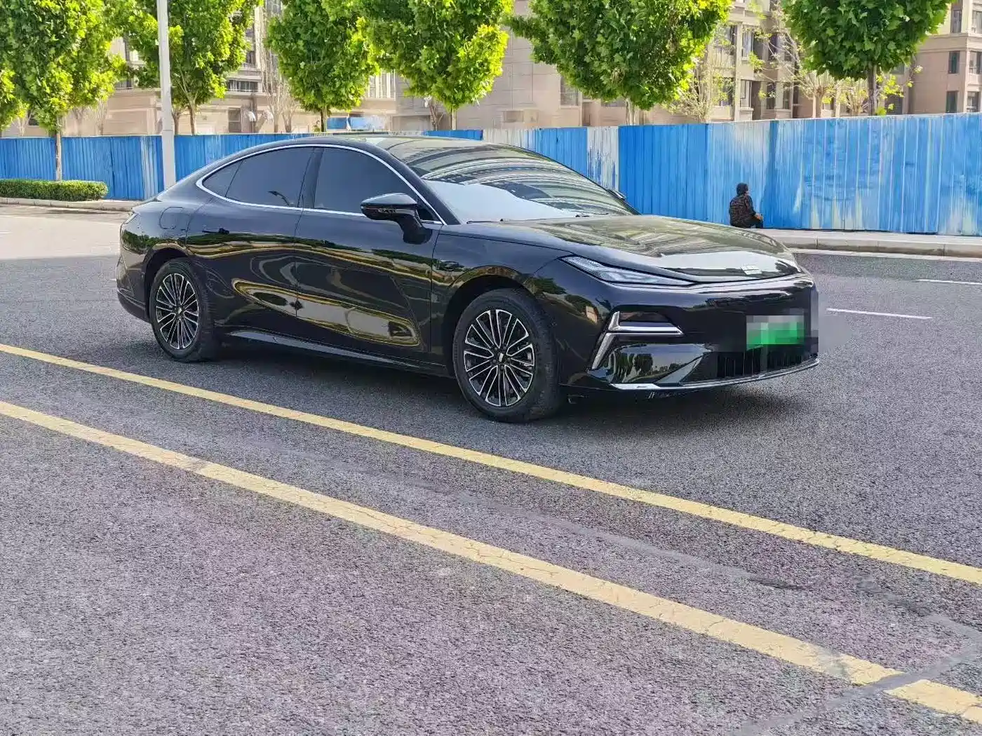 Geely Galaxy Galaxy Xingyao 8 2025 130km EM-i Premium Edition фото 3
