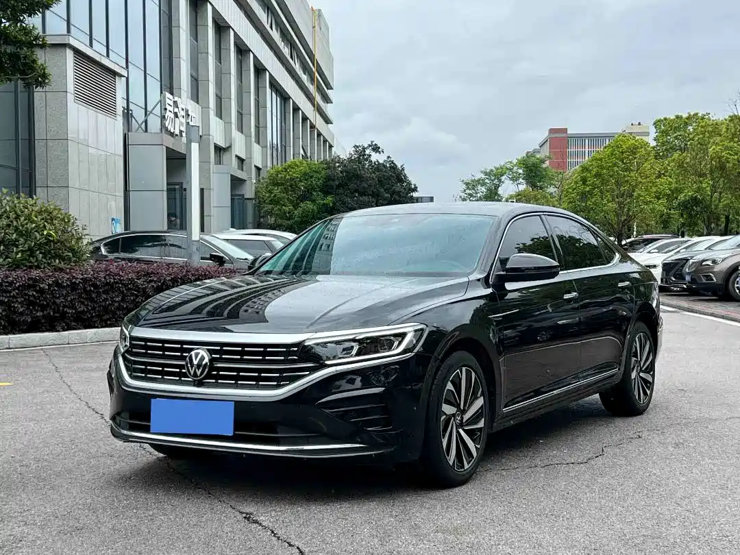 Volkswagen Passat 2025 Outstanding 380TSI Dragon Glory Edition