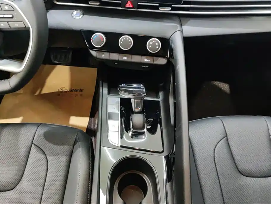 Hyundai Elantra 2023 1.5L CVT GLX Elite Edition фото 16