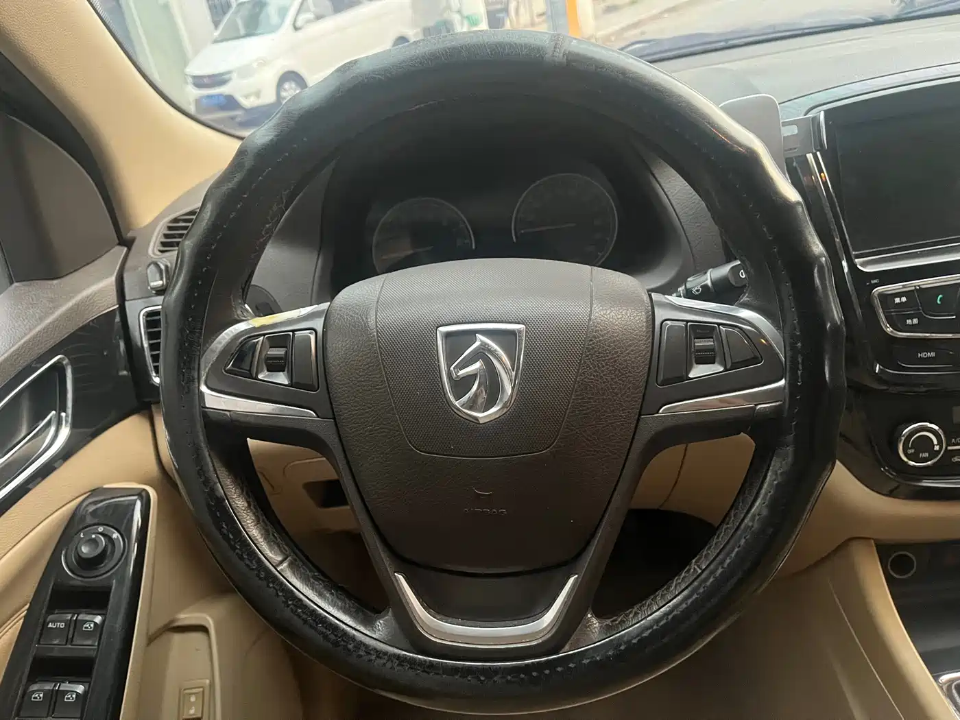 Baojun 730 2015 2015 1.8L Manual Luxury Navigation ESP Edition 7-seater