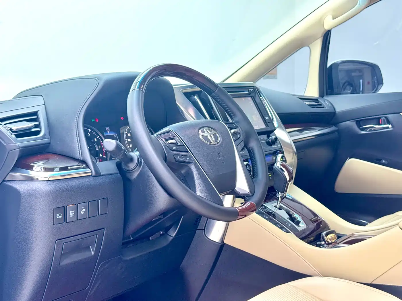 Toyota Alphard 2015 3.5L Luxury Edition фото 10