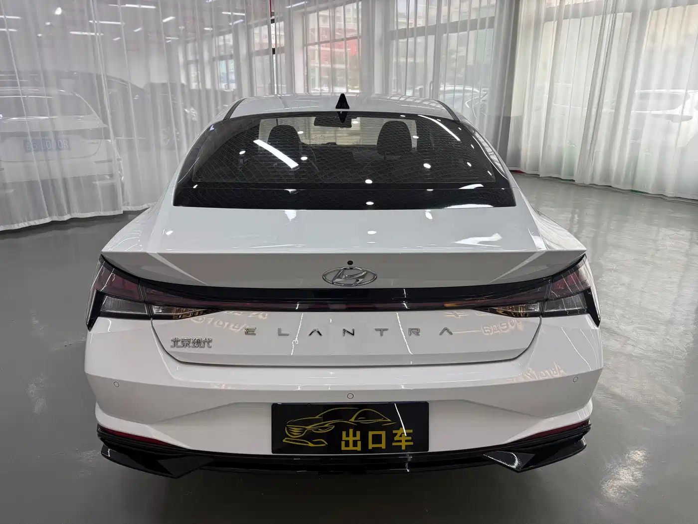 Hyundai Elantra 2022 1.5L CVT LUX Premium Edition фото 5