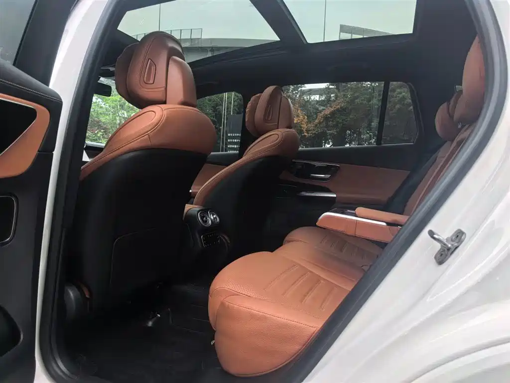 Mercedes-Benz GLC 2024 GLC 260 L 4MATIC Luxury 5-seater фото 18