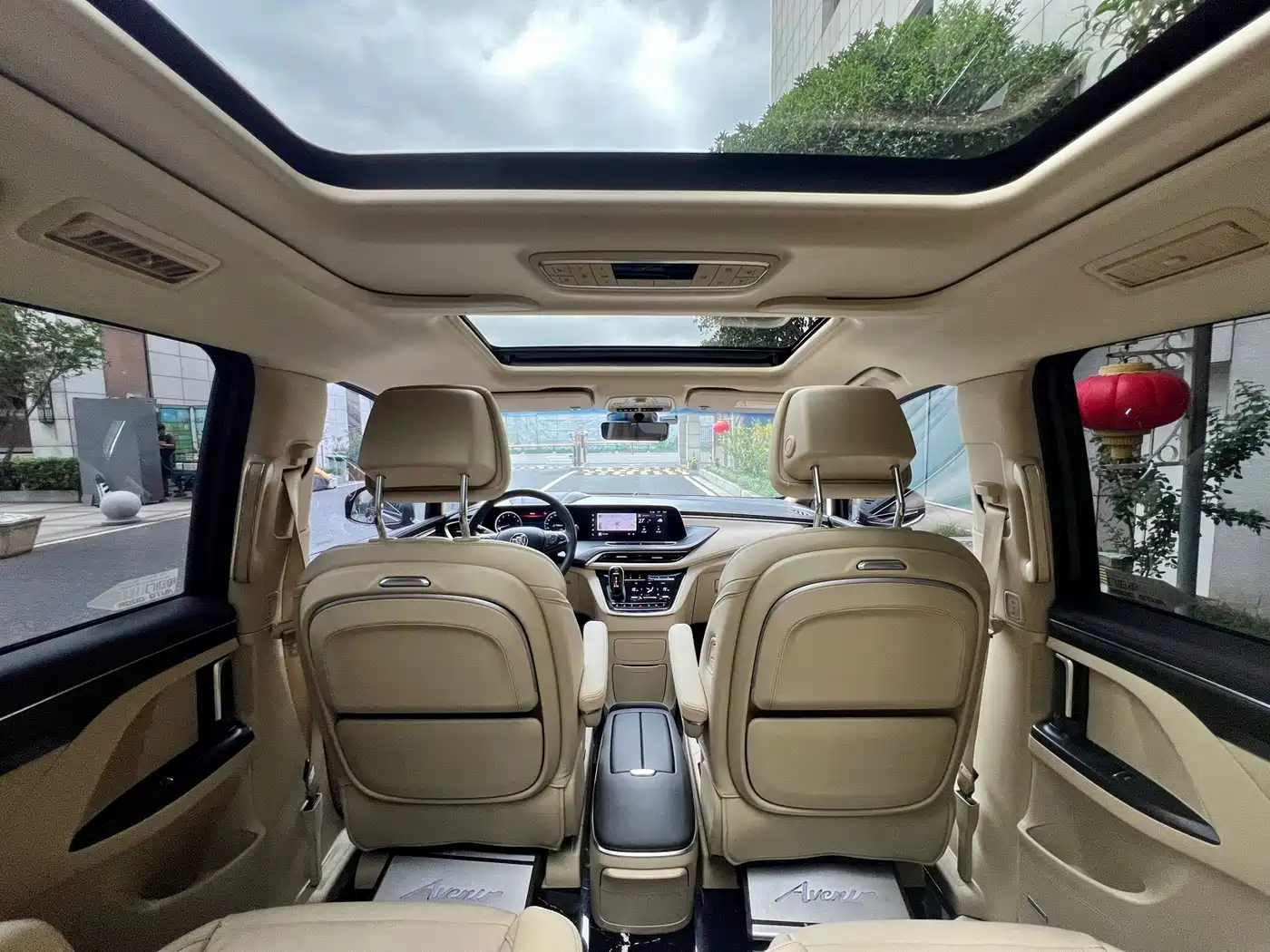 Photo 17 - Buick GL8