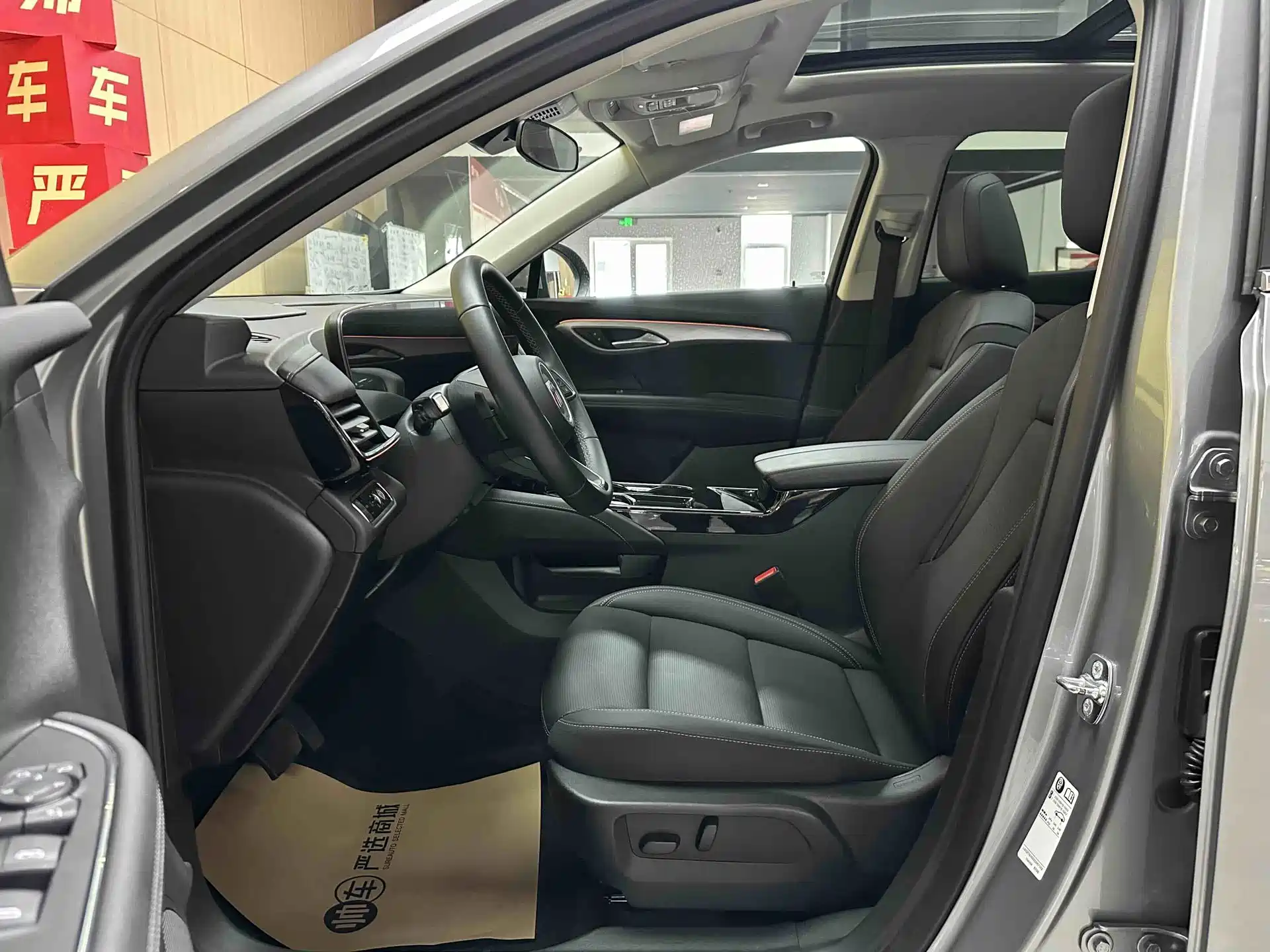 Photo 9 - Buick Envision S