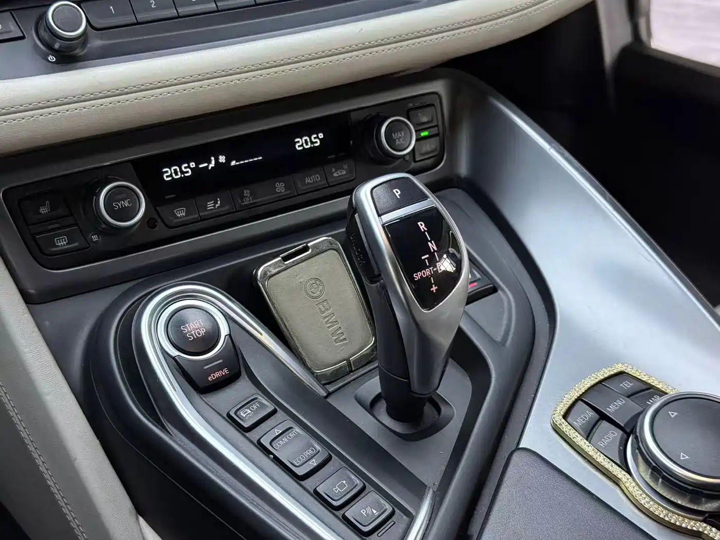 BMW i8 2014 Standard фото 11