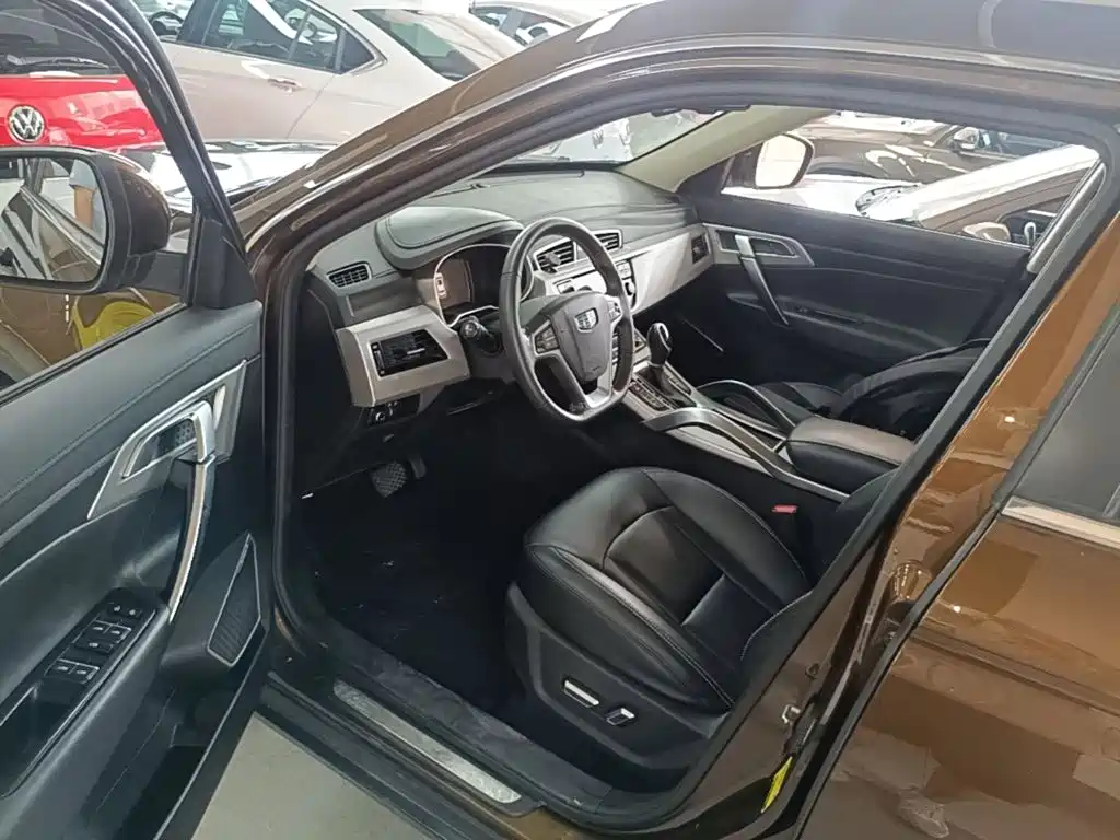 Фото 16 - Geely Atlas