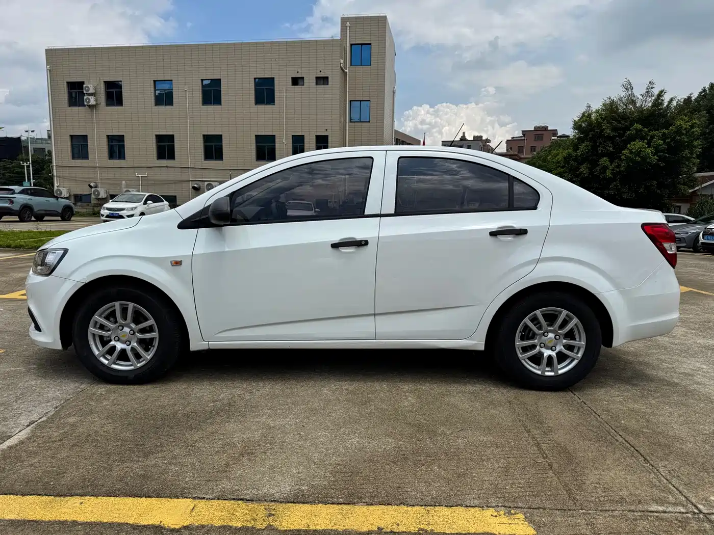 Chevrolet Aveo 2014 2014 Sedan 1.4SL AT Fashion Sunroof Edition