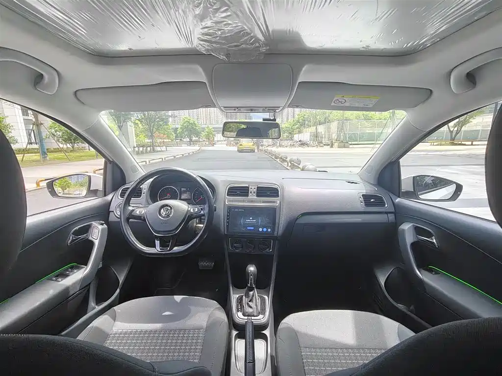 Volkswagen Polo 2016 1.6L Automatic Comfort фото 8