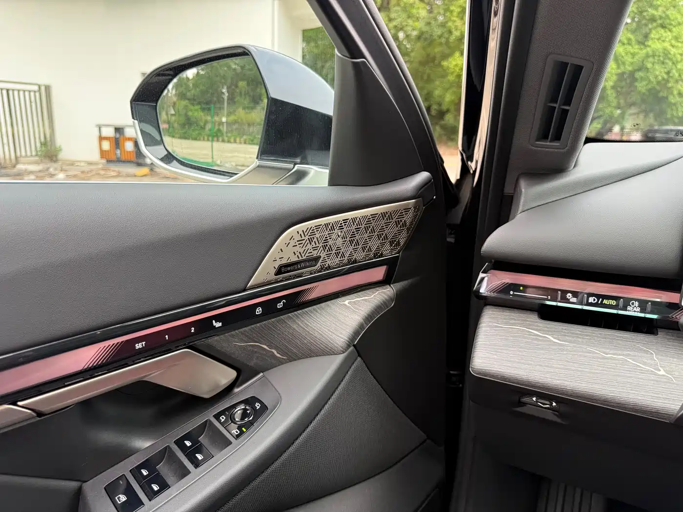 BMW 5 Series 2025 530Li Premium M Sport Package фото 6