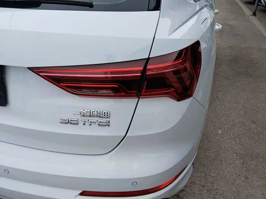 Фото 8 - Audi Q3