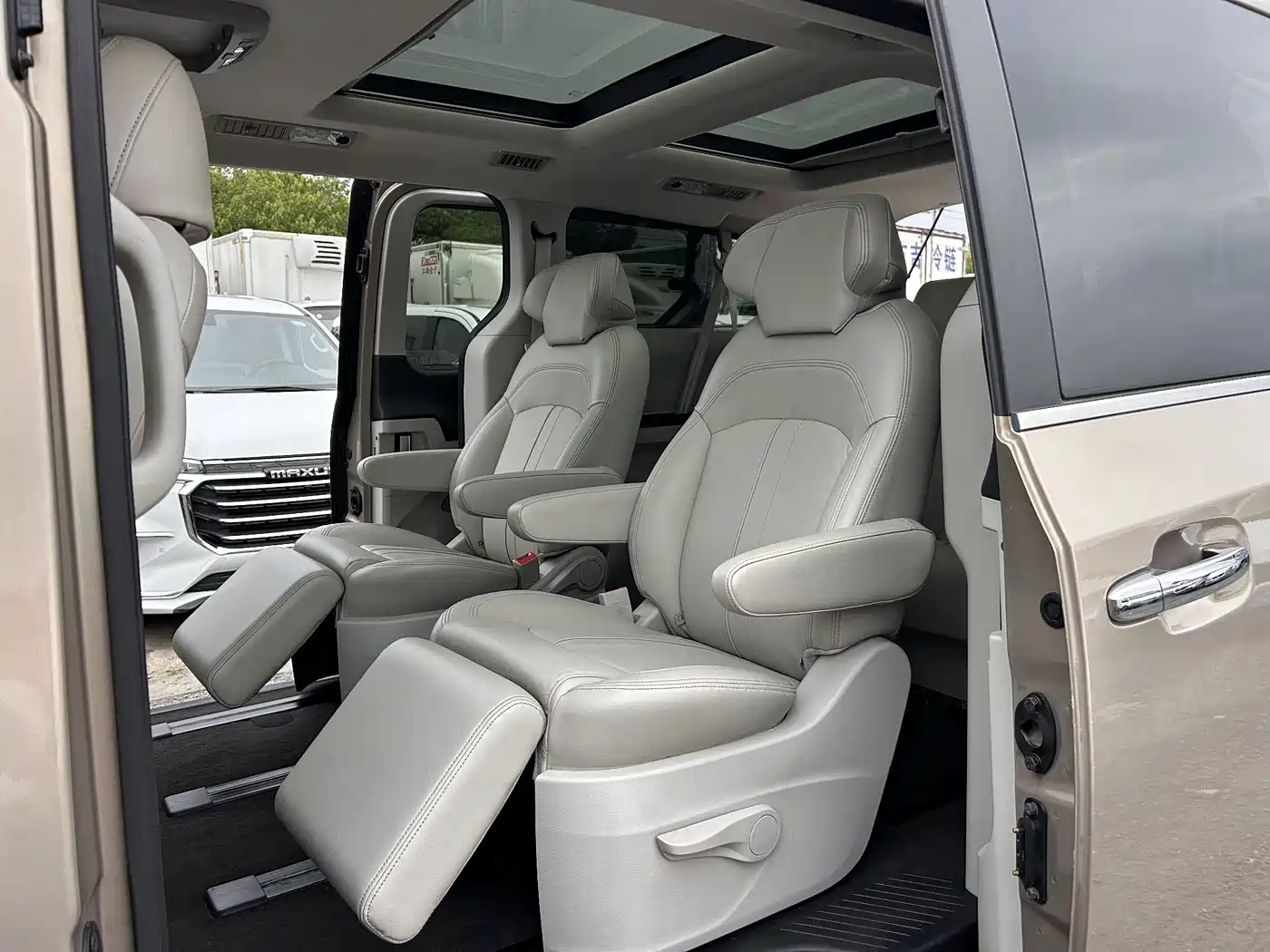 SAIC Maxus Maxus G10 2016 2.0T Automatic Luxury Executive Edition фото 9