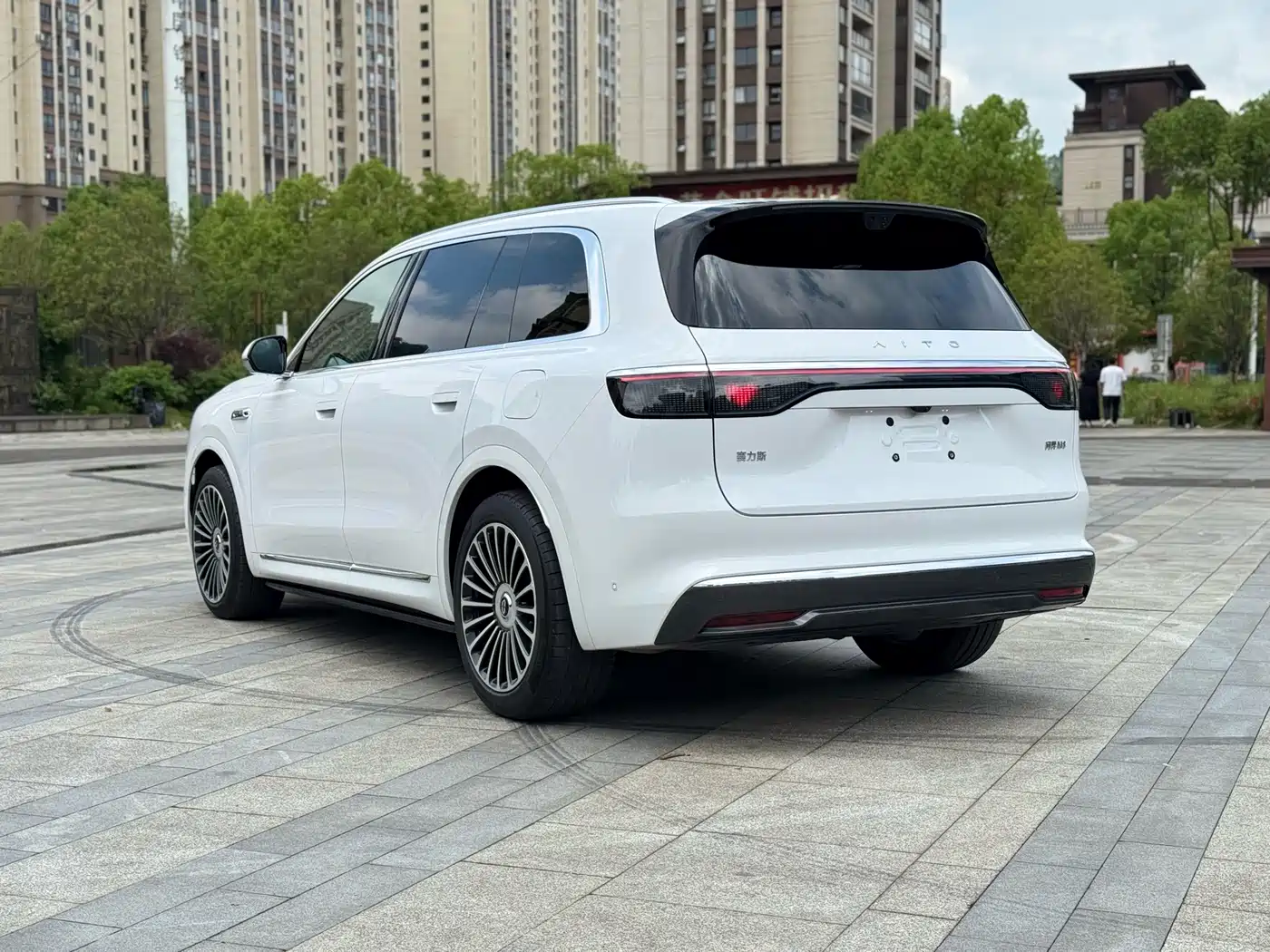 AITO Wenjie AITO M8 2025 Range Extender Max+ Edition 53.4kWh 5-seater фото 4