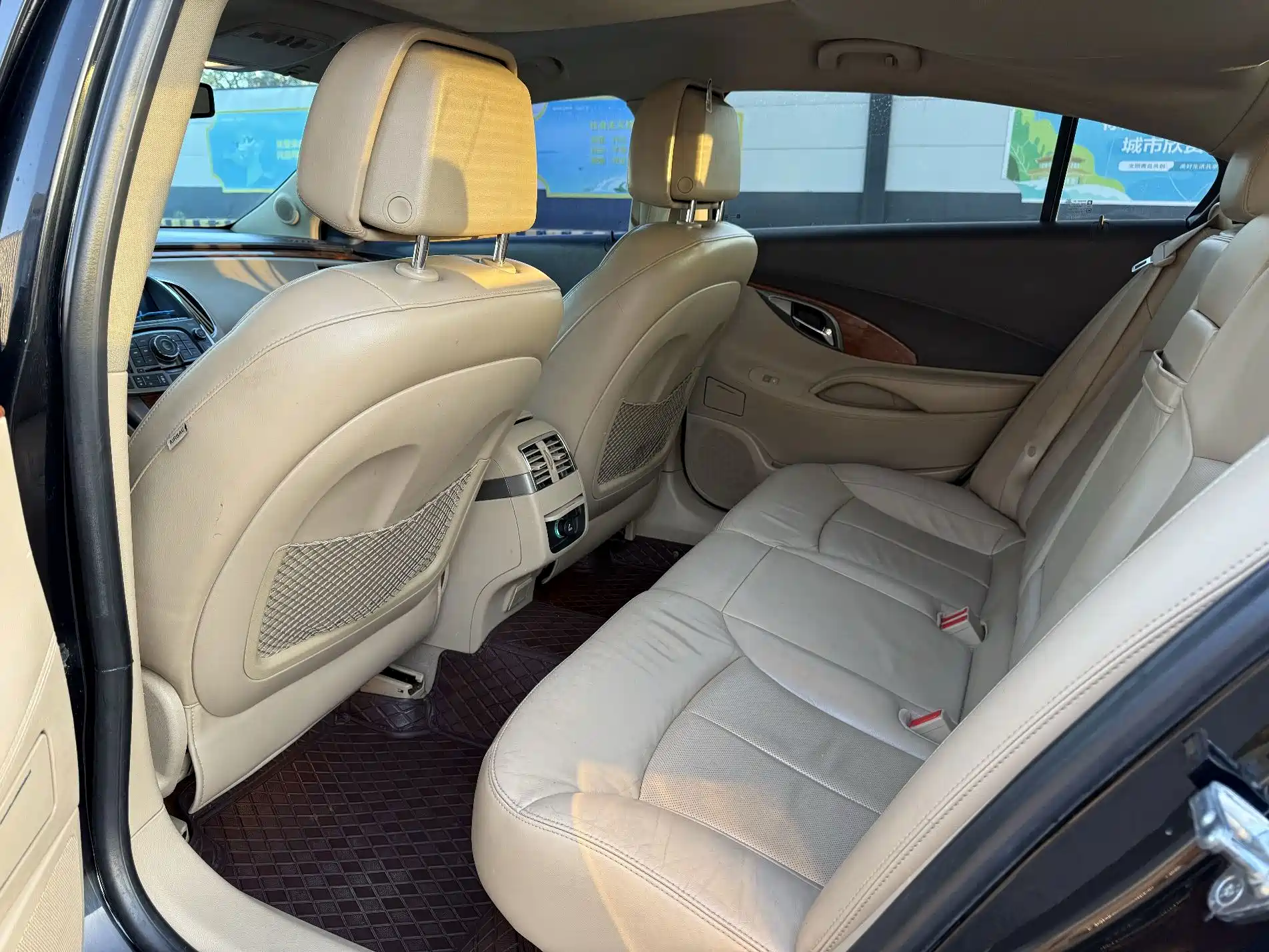 Photo 11 - Buick LaCrosse