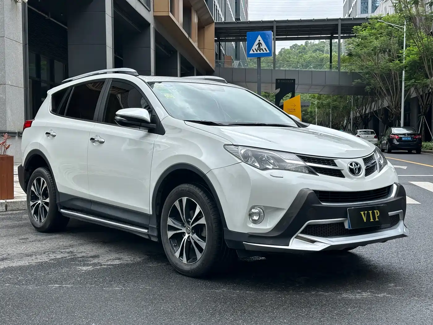 Toyota RAV4 Rongfang 2015 2.5L Automatic 4WD Elite Edition фото 3