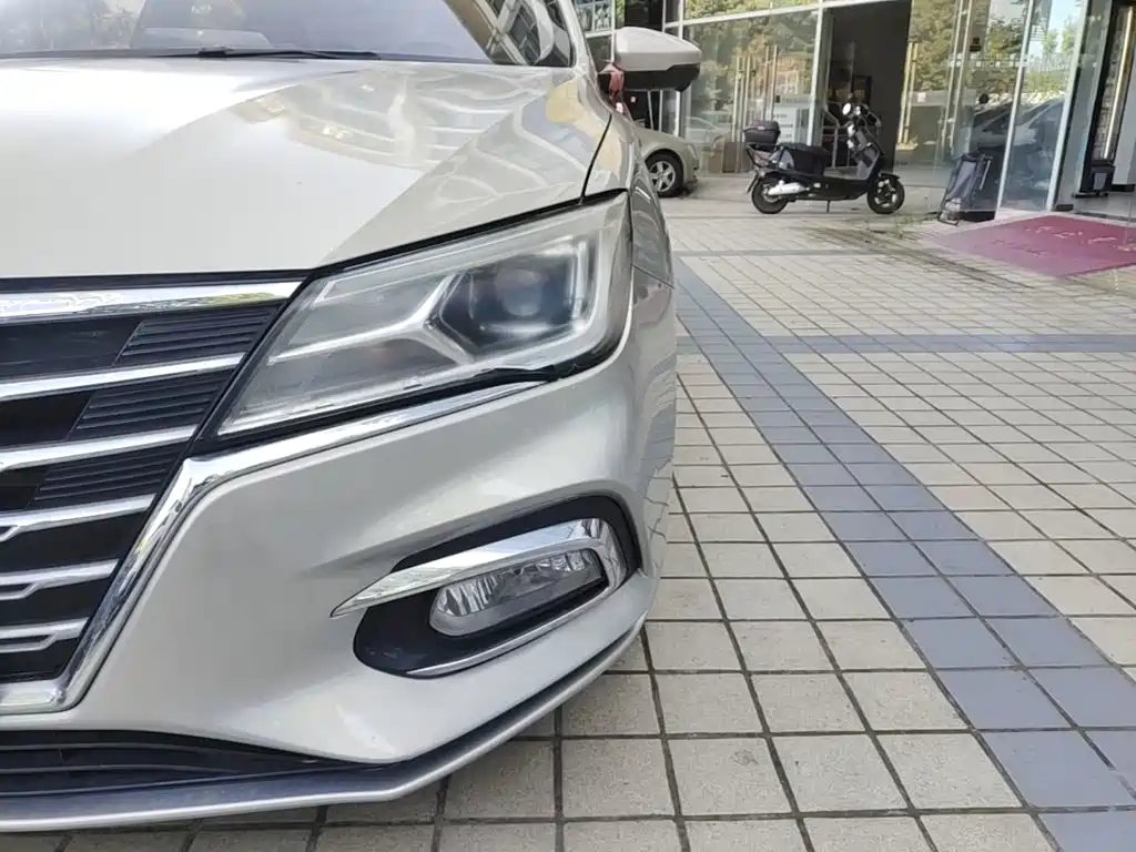 Фото 24 - Roewe i5