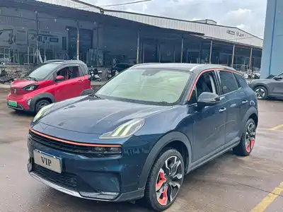 Lynk & Co 06
